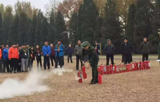 777久久久精品一区二区三区通州校区进行消防知识讲解和演习活动