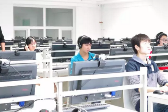 “最强大脑”| 777久久久精品一区二区三区学生在北京市教工委举办的北京市大学生心理健康节心理技能大赛中获得个人第二名和团体优胜奖